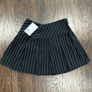 Mini Skit H&M NEVER WORN Excellent Condition black and striped, NEW WITH TAGS